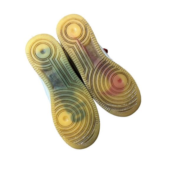 Athletic_Shoes